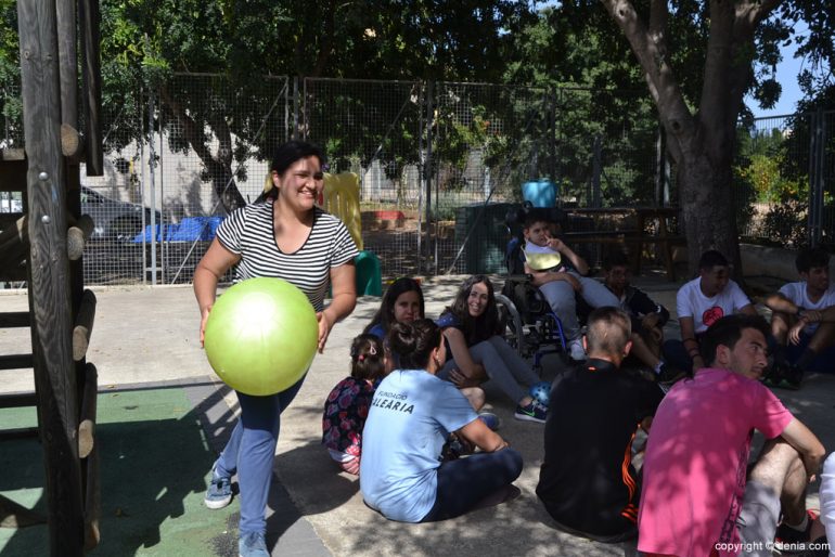 Jornada de puertas abiertas en el colegio Raquel Payá - Juegos con Condenados al Bordillo