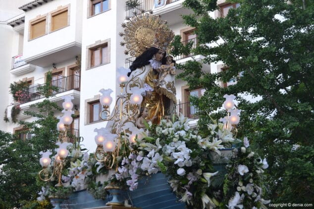 04 procesion de la mare de deu dels desemparats 2017 la virgen saliendo de la plaza del convento
