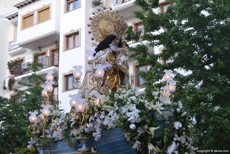 Procesión de la Mare de Déu dels Desemparats 2017 - La Virgen saliendo de la plaza del Convento