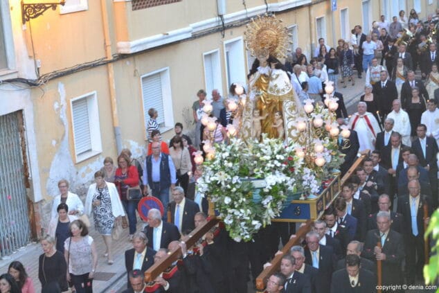07 procesion de la mare de deu dels desemparats 2017 paso por fora mur