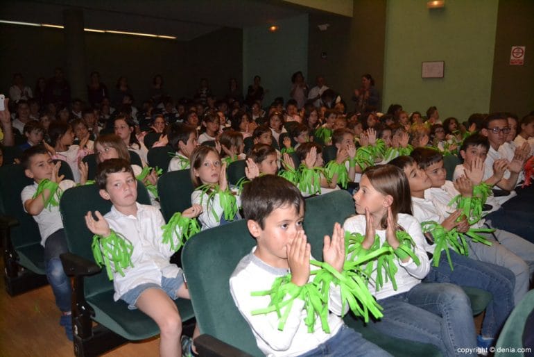 Presentación de Los Tambores Hablan - Alumnos entre el público