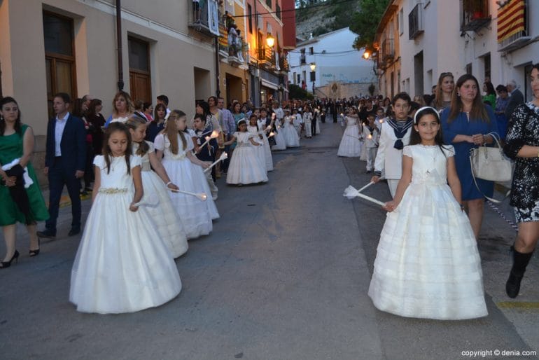 Procesión de la Mare de Déu dels Desemparats 2017 - Niños de comunión