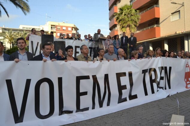 12 concentracion volem el tren lectura del manifiesto