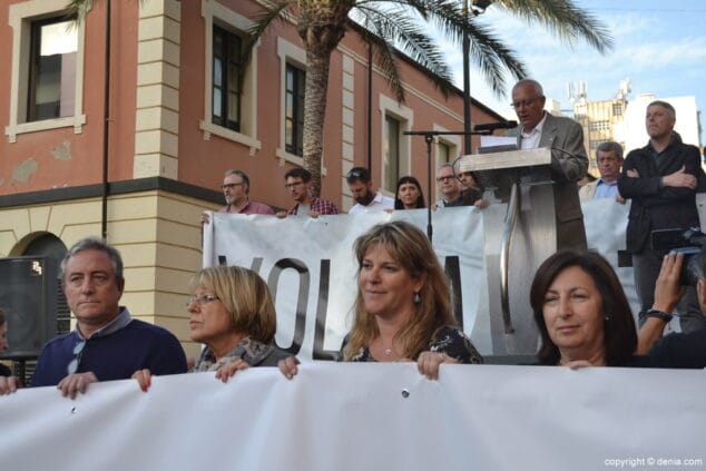 15 concentracion volem el tren concejalas de denia