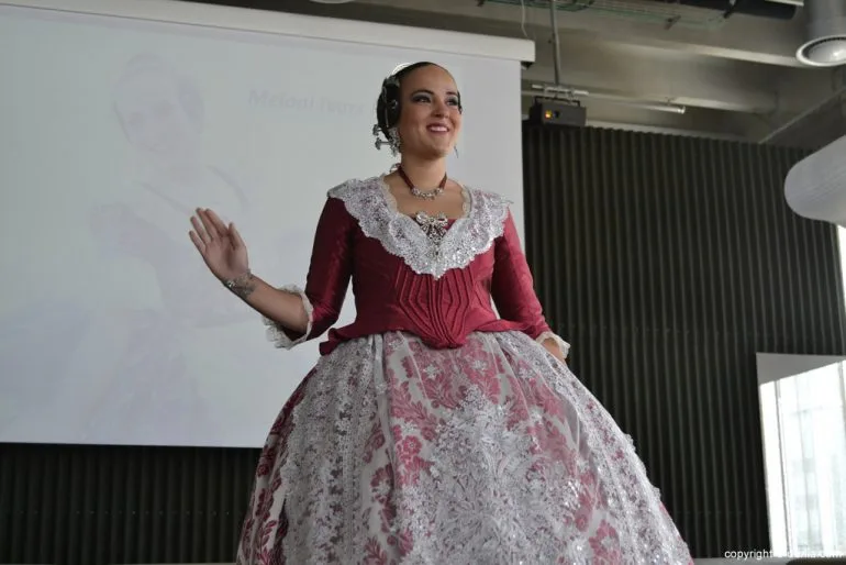 Desfile de candidatas a falleras mayores de Dénia 2018 - Melani Ivars