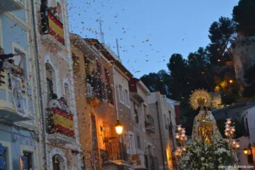 Procesión de la Mare de Déu dels Desemparats 2017 – La Virgen en la calle Pont