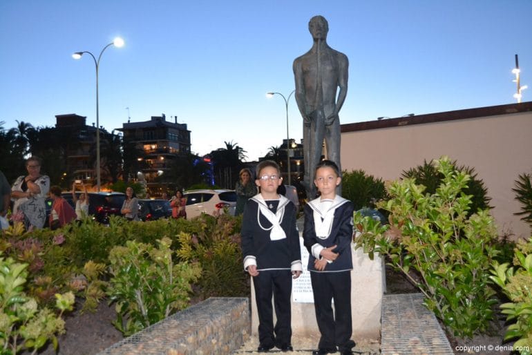 Procesión de la Mare de Déu dels Desemparats 2017 - Ofrenda floral al monumento a los pescadores