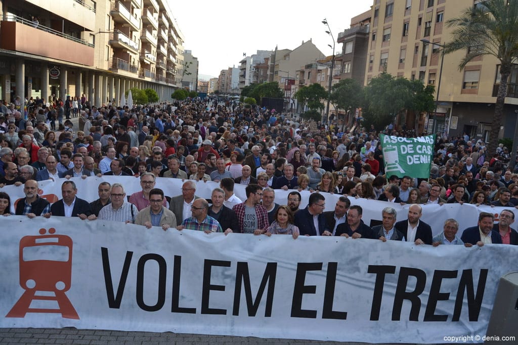 26 concentracion volem el tren manifestantes 1