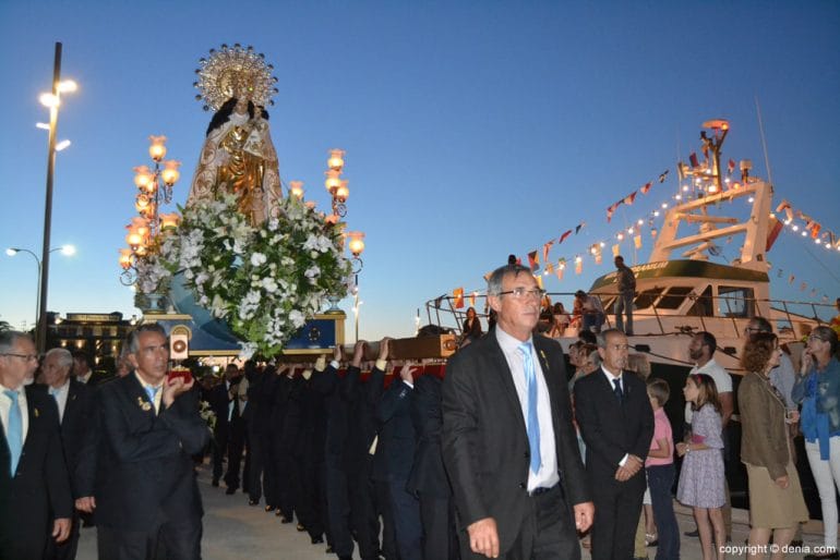 Procesión de la Mare de Déu dels Desemparats 2017 - La Virgen junto a los barcos