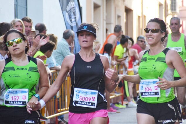 ana aranda entrando en meta