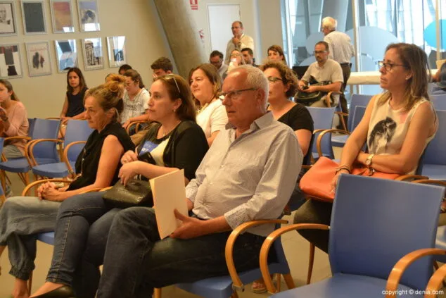 asistentes a la mesa redonda