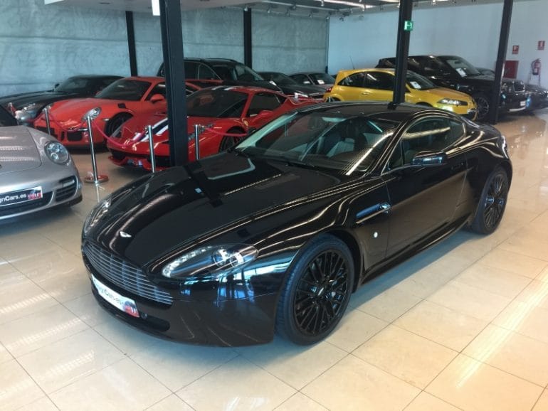 Aston Martin Marron metalizado Design Cars