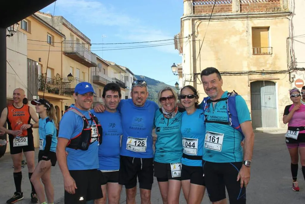 Aida Pérez vencedora absoluta en el 'Trail dels Senglars' de Favara 2 atletas dianenses en el trail penyes albes
