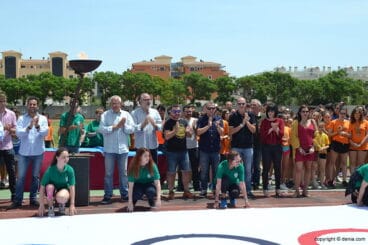 autoridades en el ceremonia de clausura