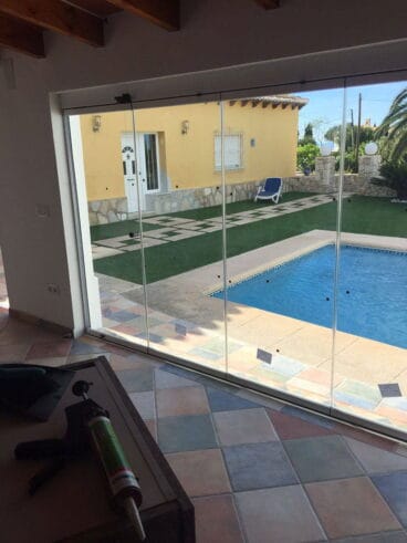 Cerrameinto cristal Alucardona PVC y aluminios sl