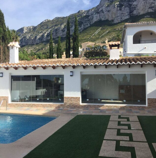 cerramiento realizado por alucardona pvc y aluminios sl