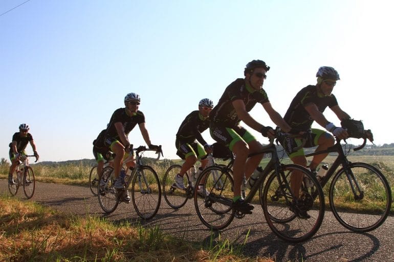 Ciclistas franceses a favor de Condenados al Bordillo