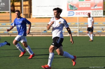 david albelda pugnando por el balon
