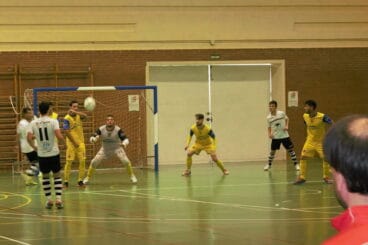 defensa del denia futsal ante el buhersa talayuela