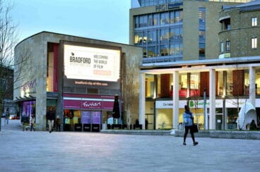 el video sobre la banda sonora de la gamba roja de denia proyectado en bradfort