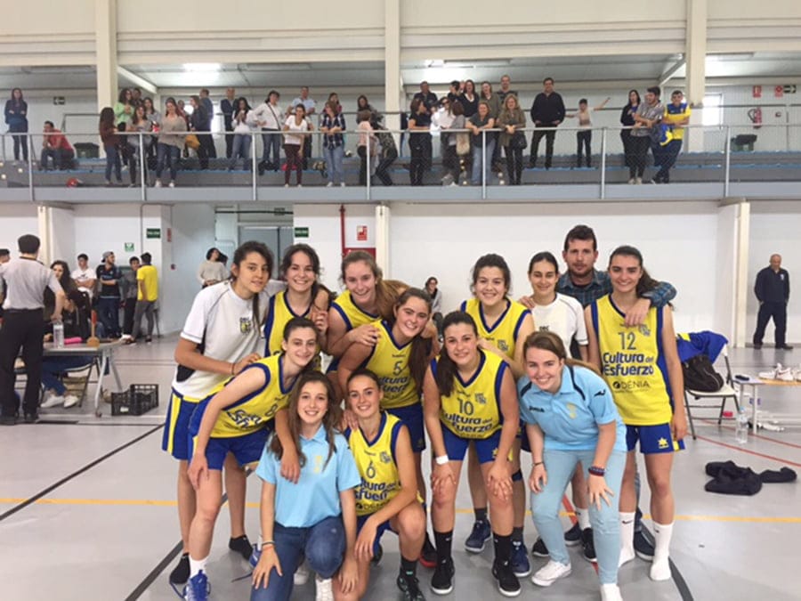 equipo junior femenino tras ganar al castellon