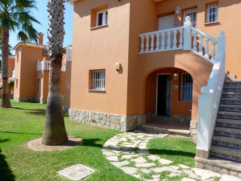 Fachada de la casa Denivan