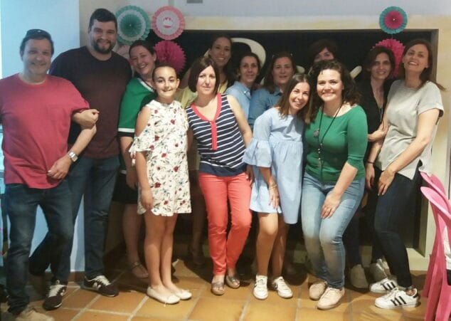 familiares y cargos
