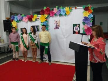 Fiesta en el Saladar para despedir a sus cargos