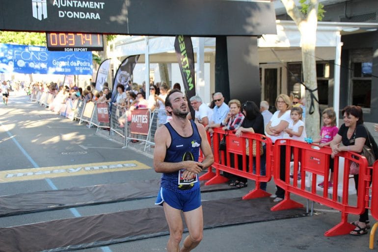 Gonzaló Durá cruzando la meta