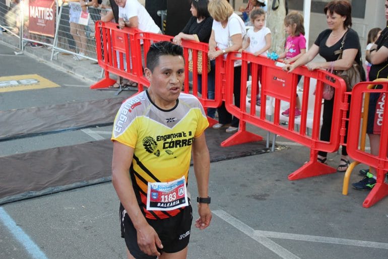 Humberto Chicaiza tras cruzar la meta