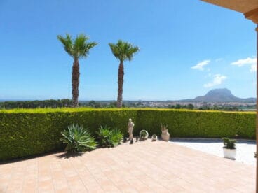 Jardín y vistas del chalet Denivan
