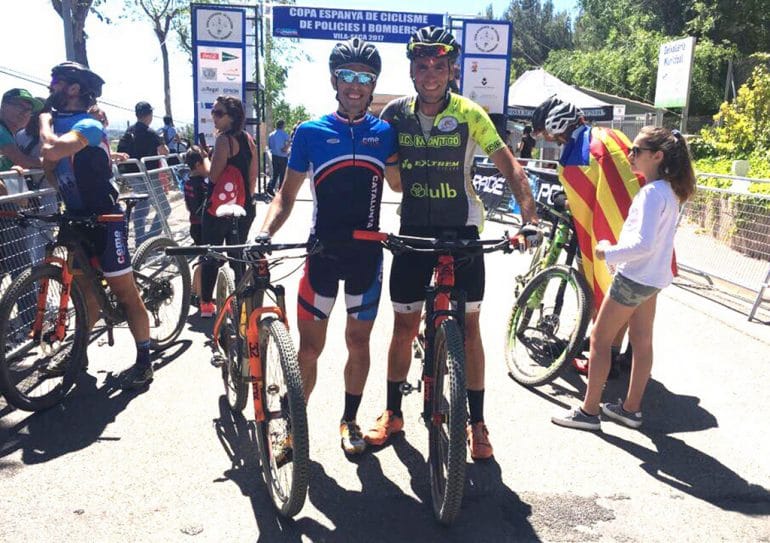 Javi Almela junto a Isra Nuñez