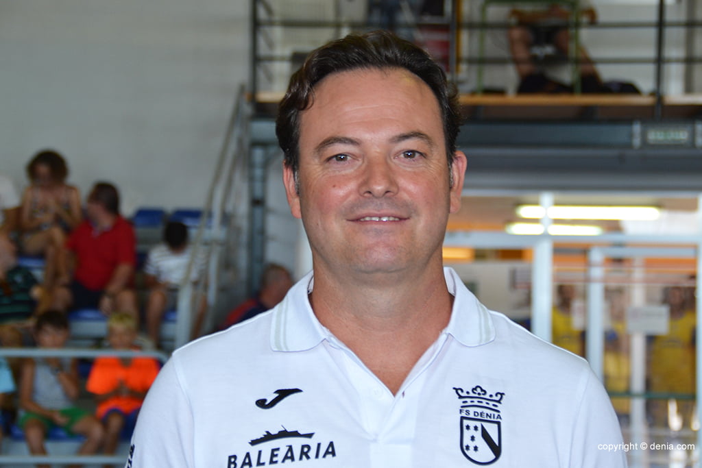 Javi Arnau, entrenador del Dénia Futsal