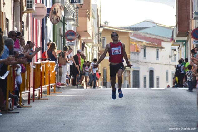 juan gimeno entrando en meta