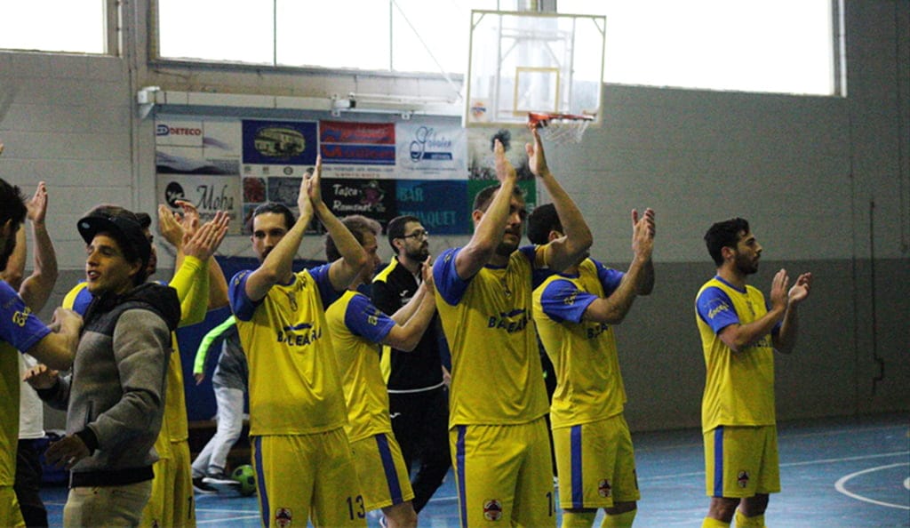 jugadores aplaudiendo a su aficion 1