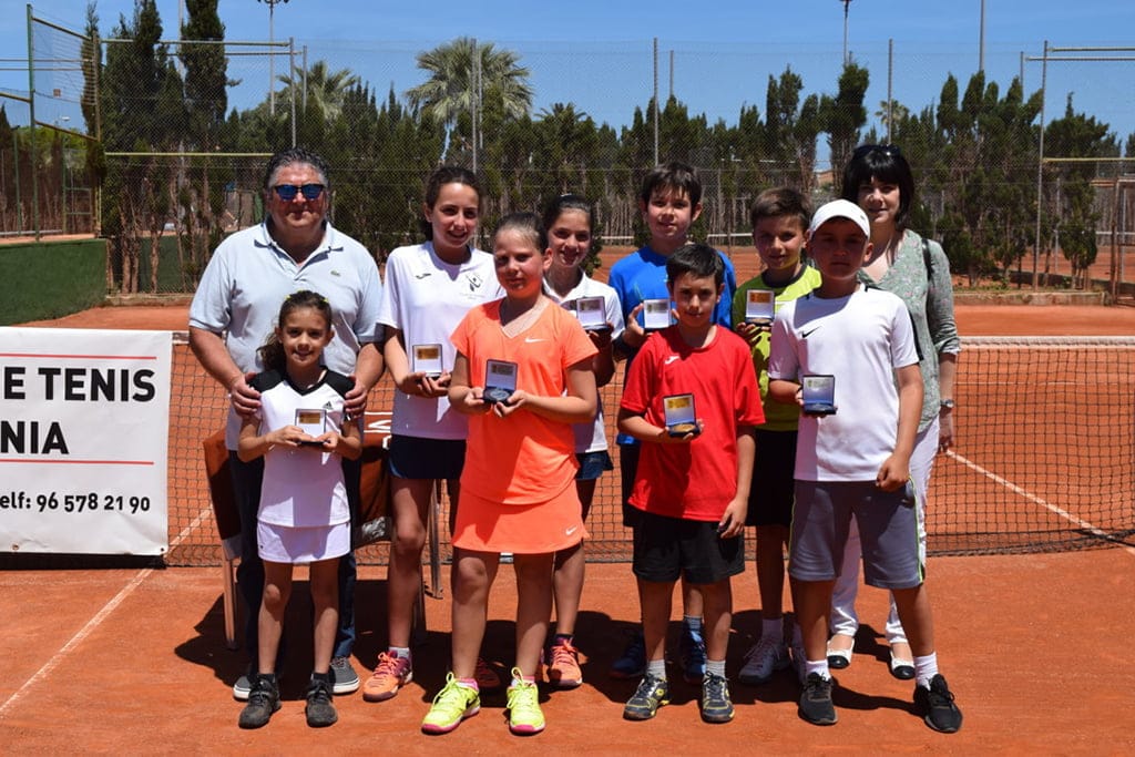 jugadores de la liga comarcal de tenis