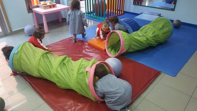 jugando en escoleta infantil el portet english nursery