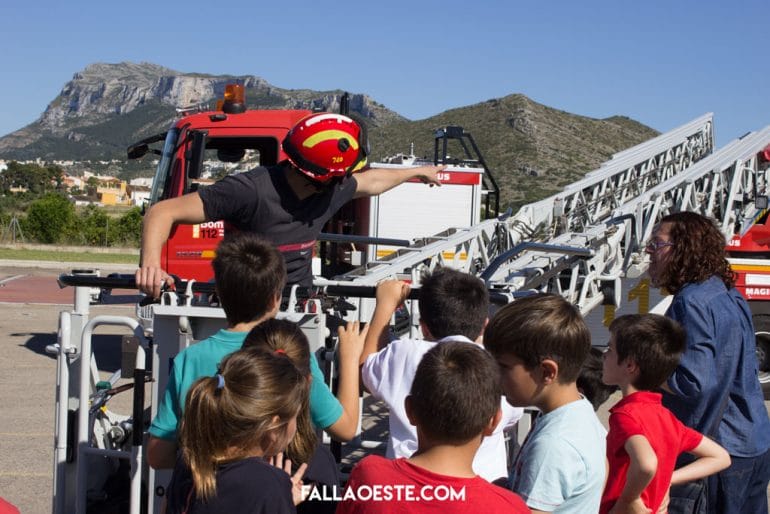 La falla Oeste visitó el parque de Bomberos