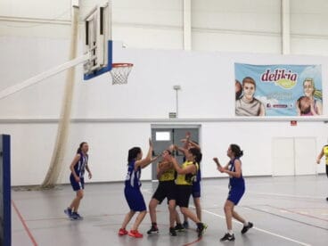 las cadetes del 01 durante un partido