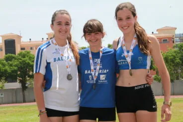 mar salva junto a leire bisquert y angela molto
