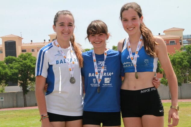 mar salva junto a leire bisquert y angela molto