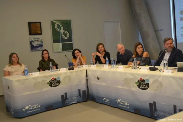 mesa redonda sobre empleo y discapacidad en denia