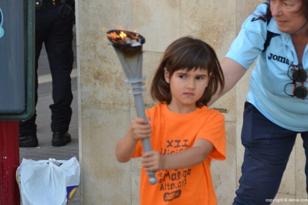 neus lladosa con la antorcha olimpica