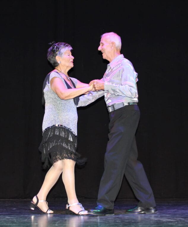 pareja ganadora del tercer premio de deniabaila 2017