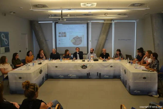 participantes en la mesa redonda