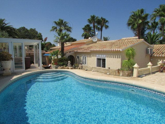 piscina privada property finder spain