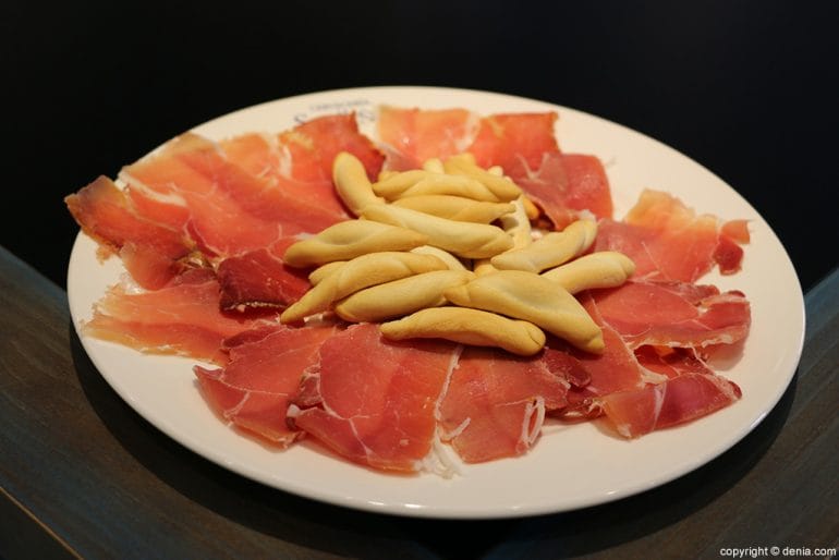 Plato jamón Bocadillo Cervecería La Sureña