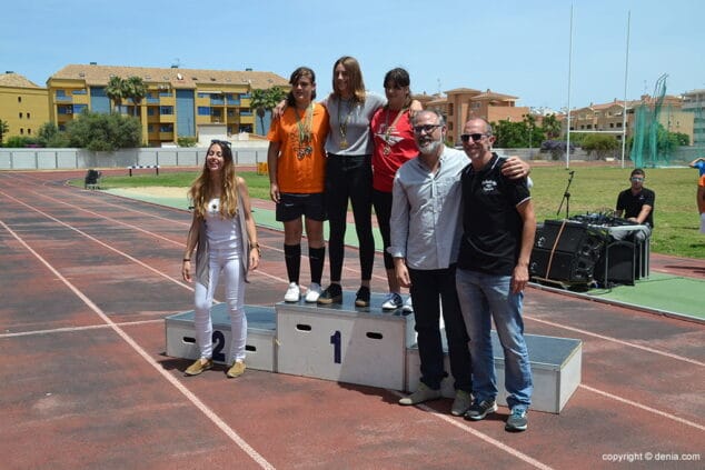 podio lanzamiento de peso