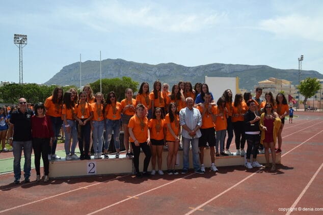 podio voley femenino con denia como el mejor