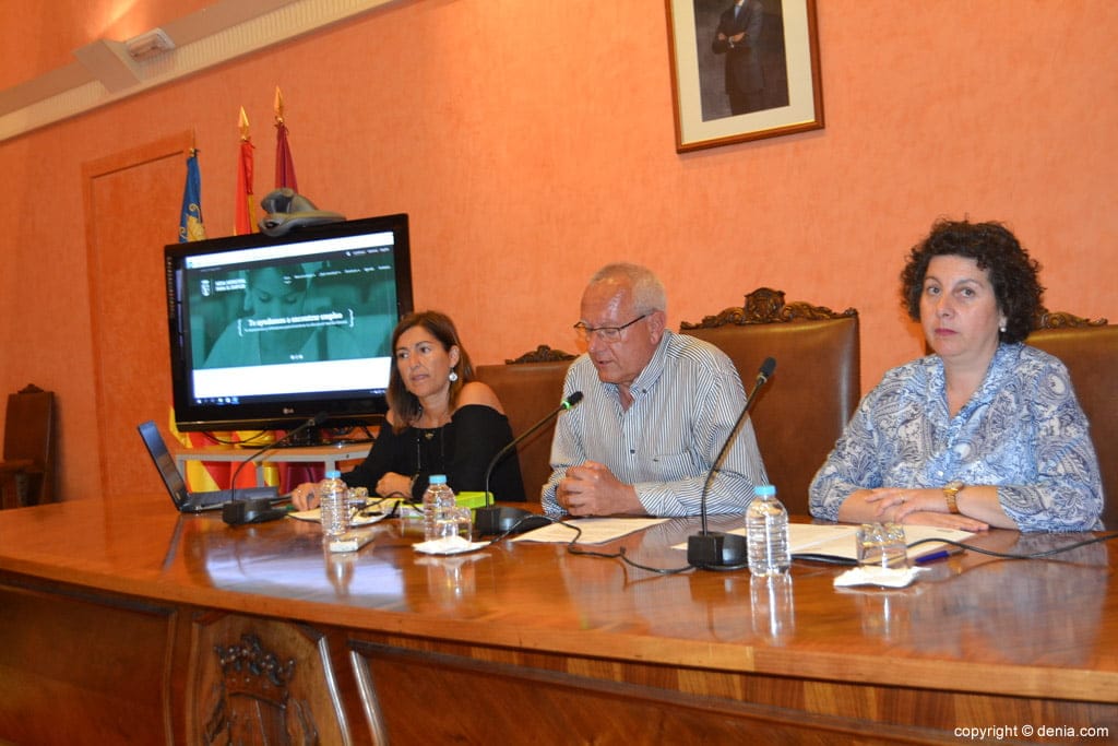 presentacion de la web de la mesa de empleo de denia
